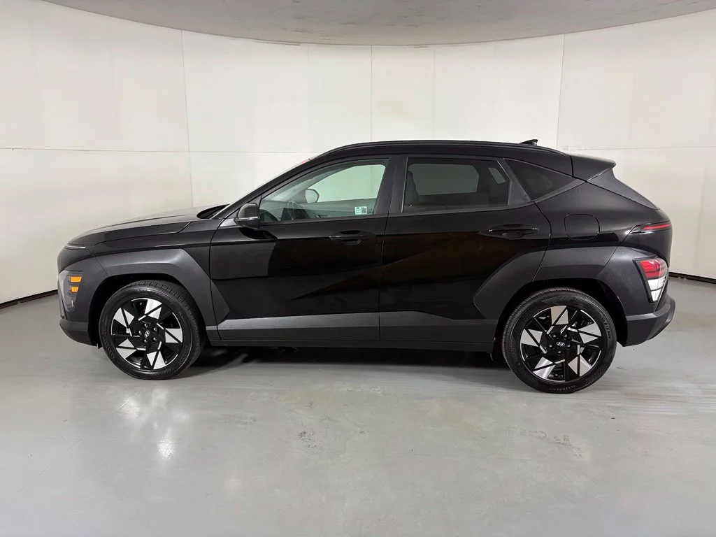 Used 2024 Black Hyundai SEL image 5