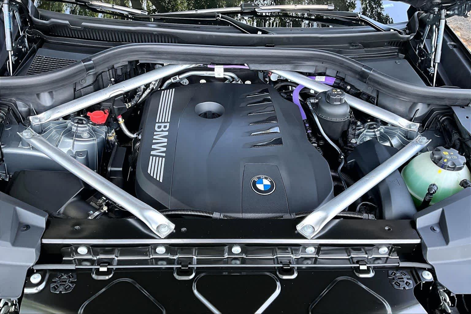 New 2026 Skyscraper Grey Metallic BMW xDrive40i image 16