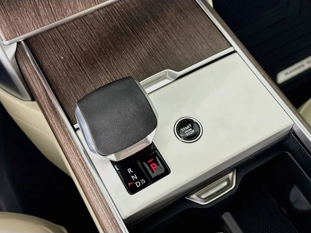 New 2026 Fuji White Land Rover SE image 18