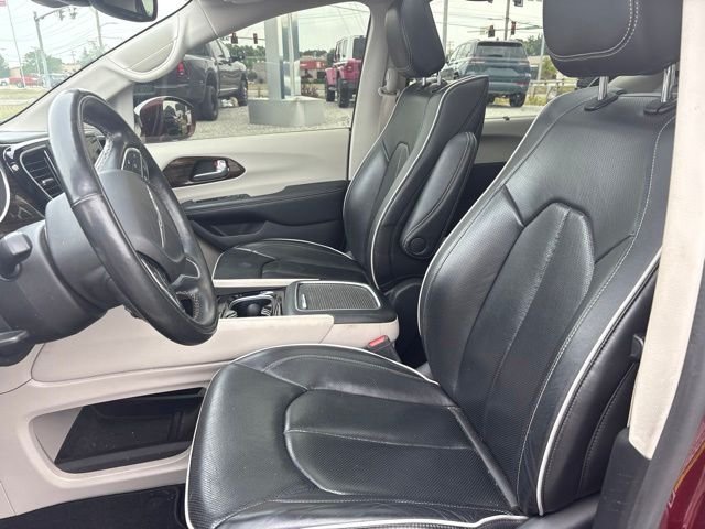 Used 2022 Red Chrysler Limited image 5