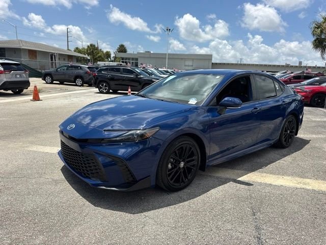2025 Toyota Camry SE - Photo 16