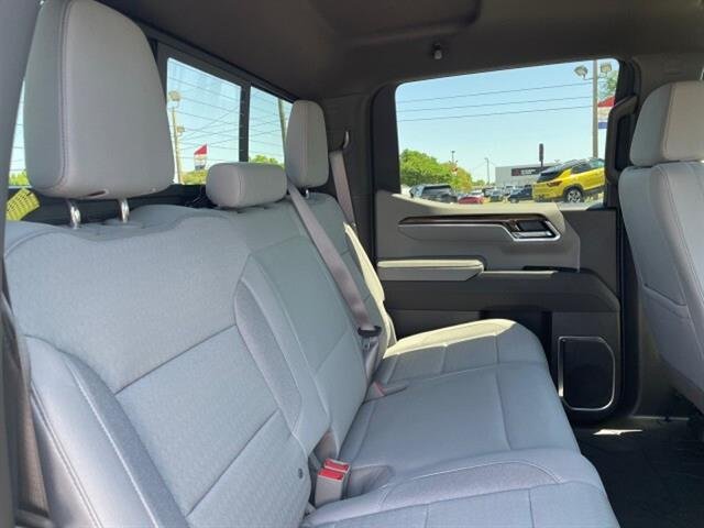 Used 2025 Summit White Chevrolet RST image 10