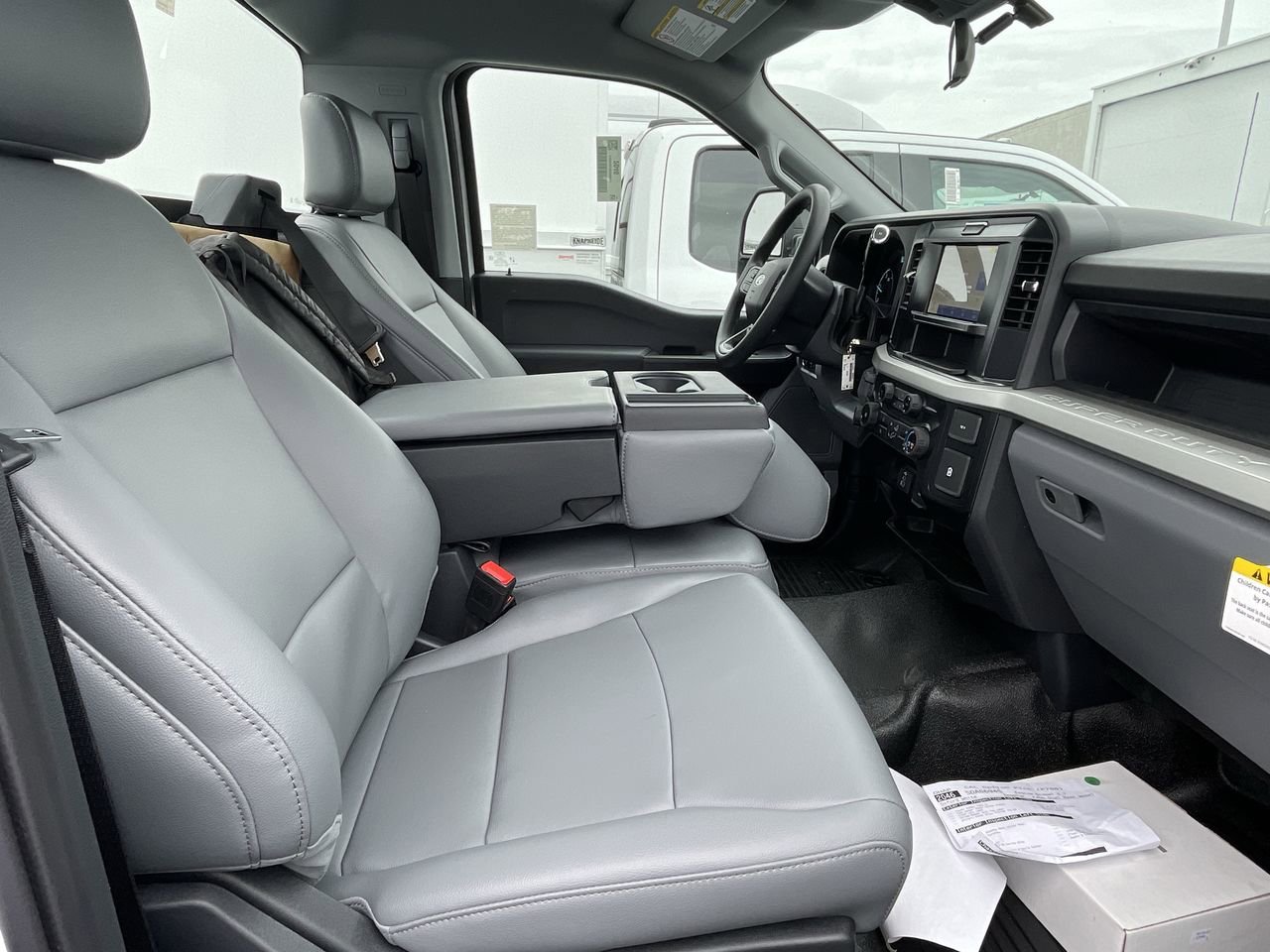 New 2025 Oxford White Ford XL image 16