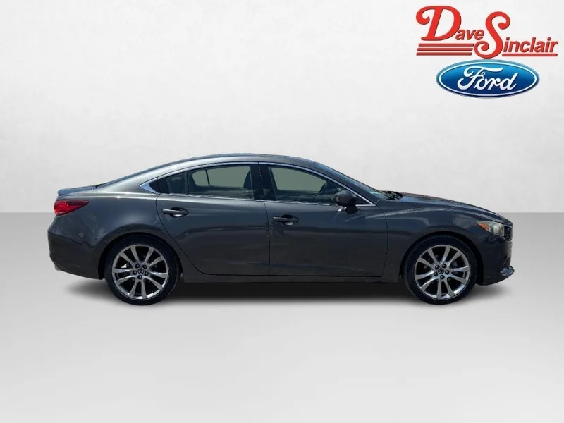 Used 2014  Mazda i Grand Touring image 5