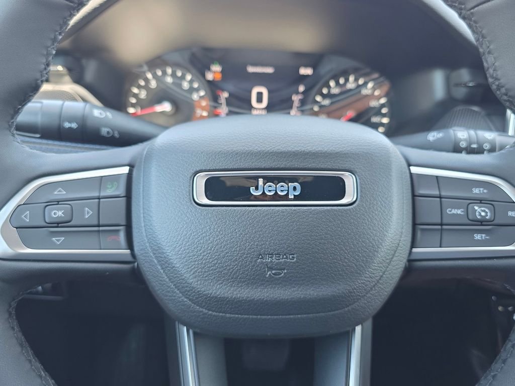 New 2026 Silver Zynith Metallic Clearcoat Jeep Latitude image 20