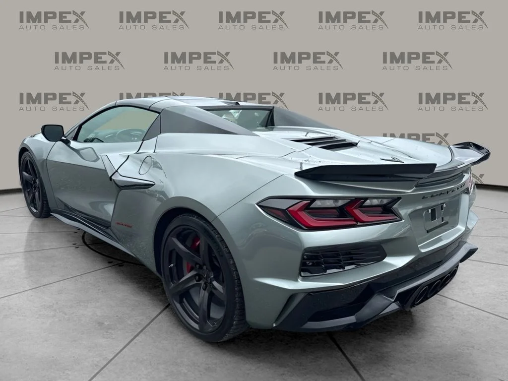 Used 2023 Gray Chevrolet Z06 image 4