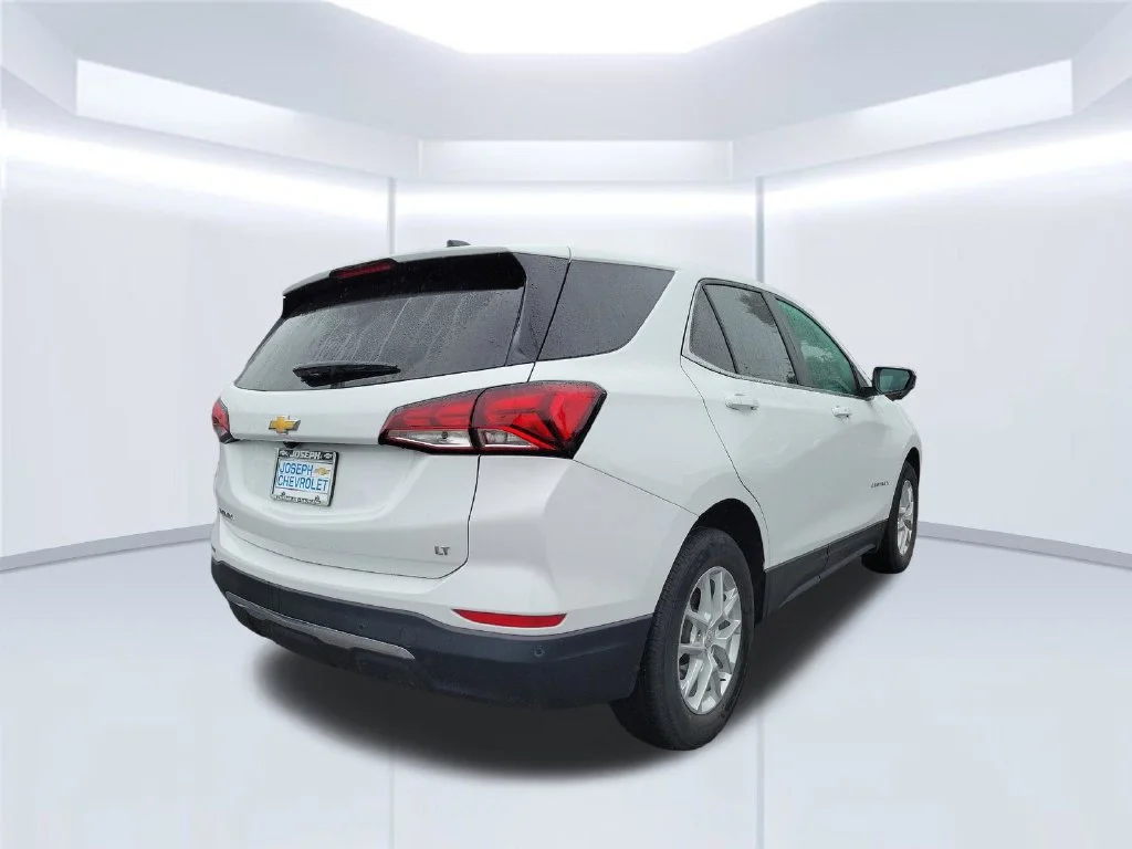 Used 2024 Summit White Chevrolet LT image 5