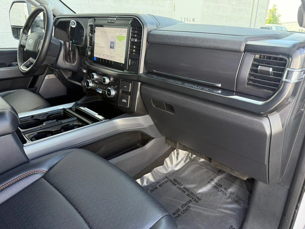 Used 2025 Oxford White Ford LARIAT 4WD CREW CAB 6.75 BOX image 23