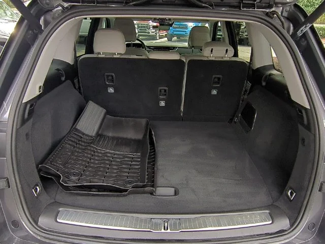 Used 2022 Gray Jeep Summit 4xe image 35
