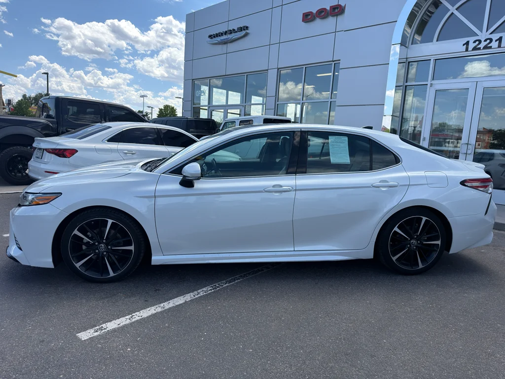 Used 2018 Super White Toyota XSE V6 image 2