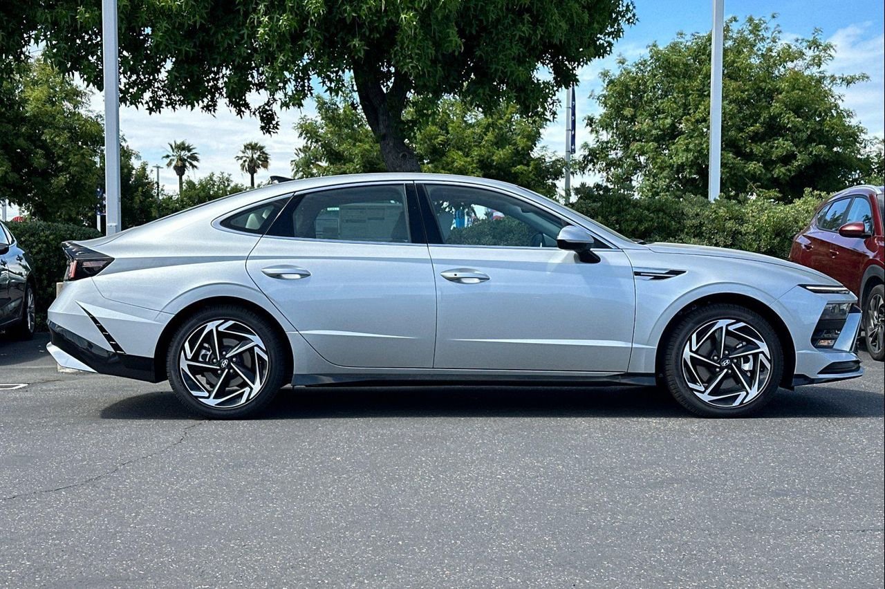 New 2026 Aero Silver Hyundai SEL Sport image 3
