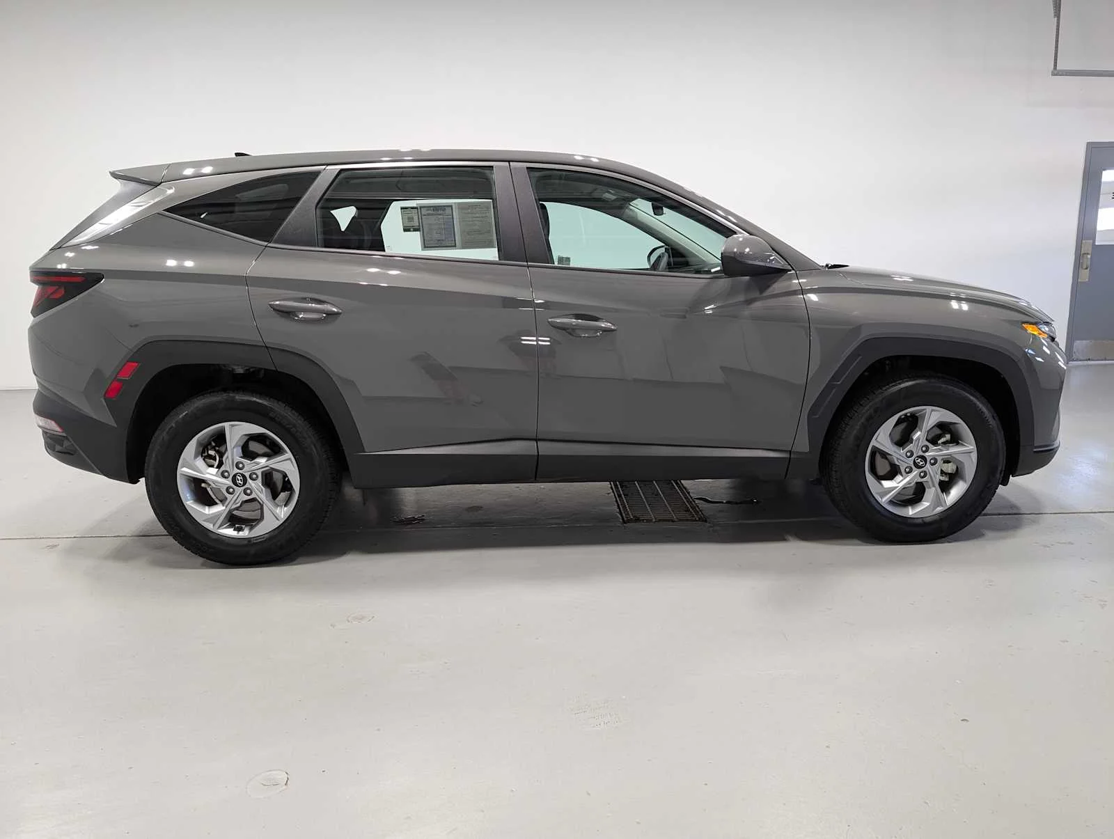 Used 2024 Hampton Gray Hyundai SE image 7