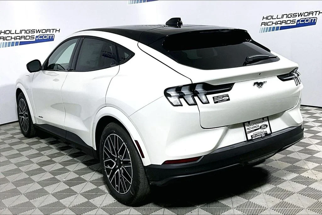 New 2026 Star White Metallic Tri-coat Ford Premium image 3