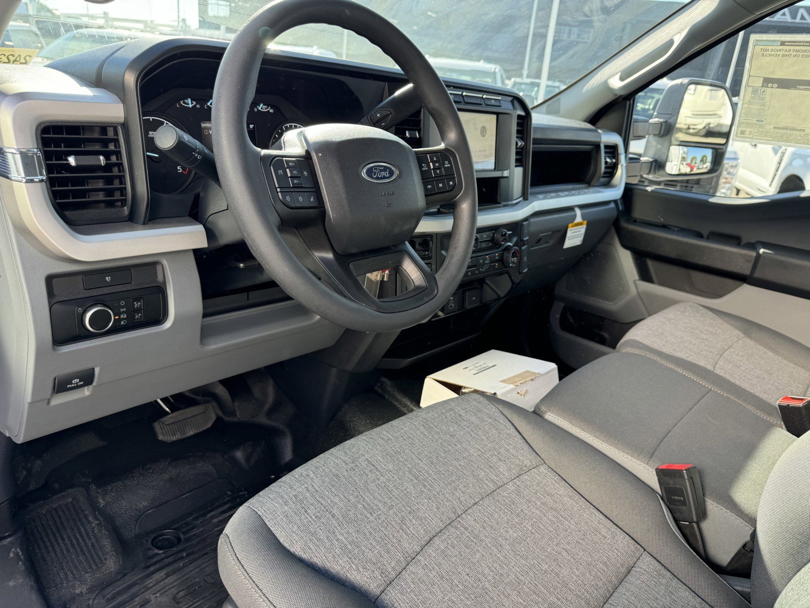 New 2024 Oxford White Ford F-550® XL image 17