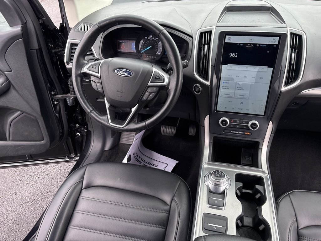 Used 2022 Black Ford SEL image 31