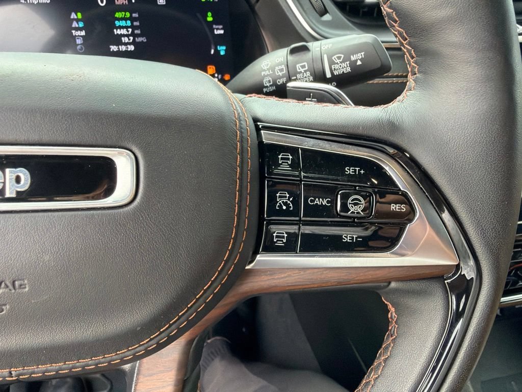 Used 2022 Diamond Black Jeep Summit image 18