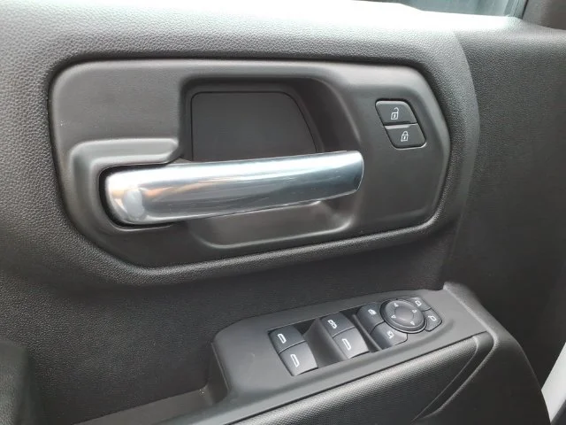 Used 2025 White Chevrolet Custom image 19