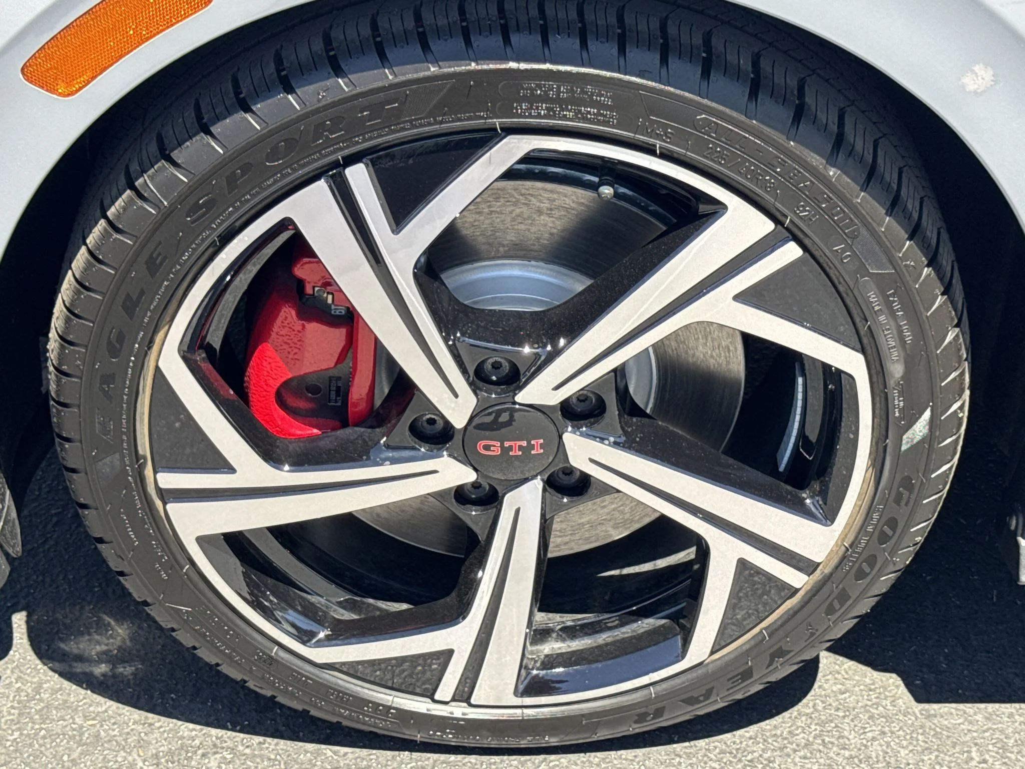 New 2026 Moonstone Gray Volkswagen SE image 10