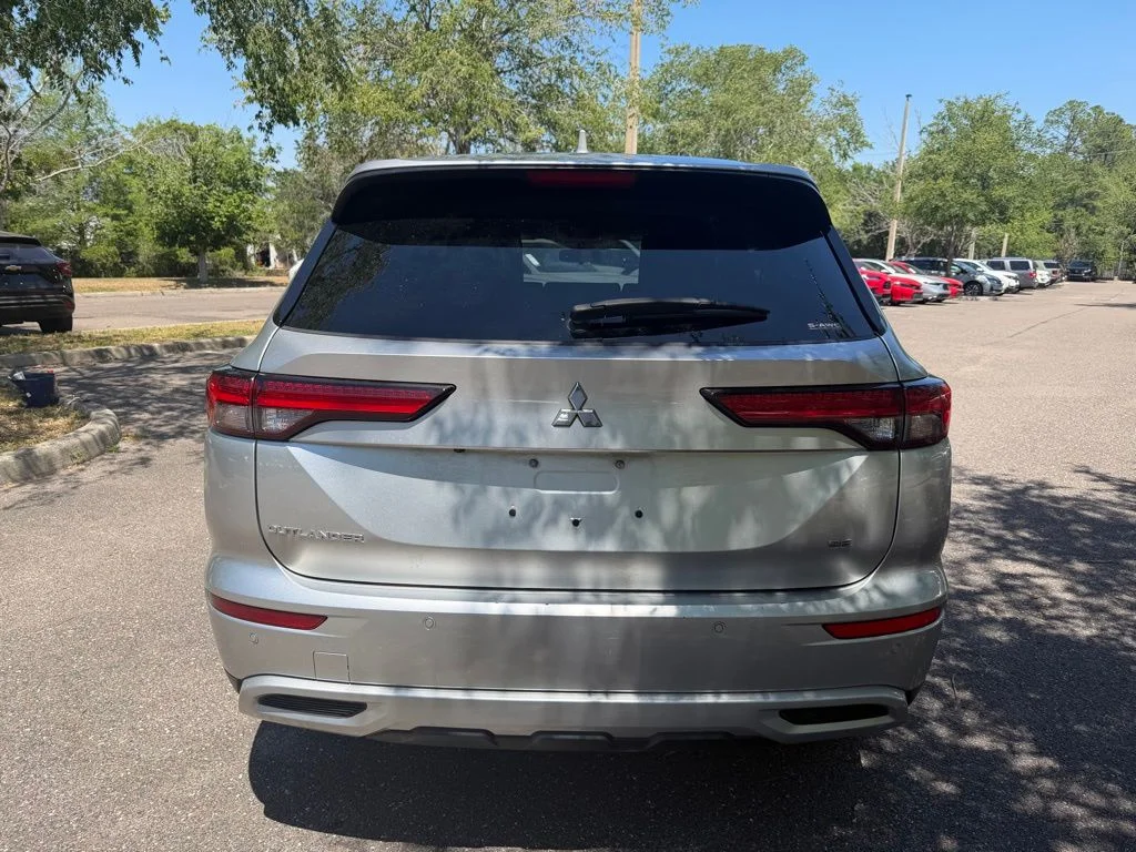 Used 2024  Mitsubishi SE Black Edition image 5