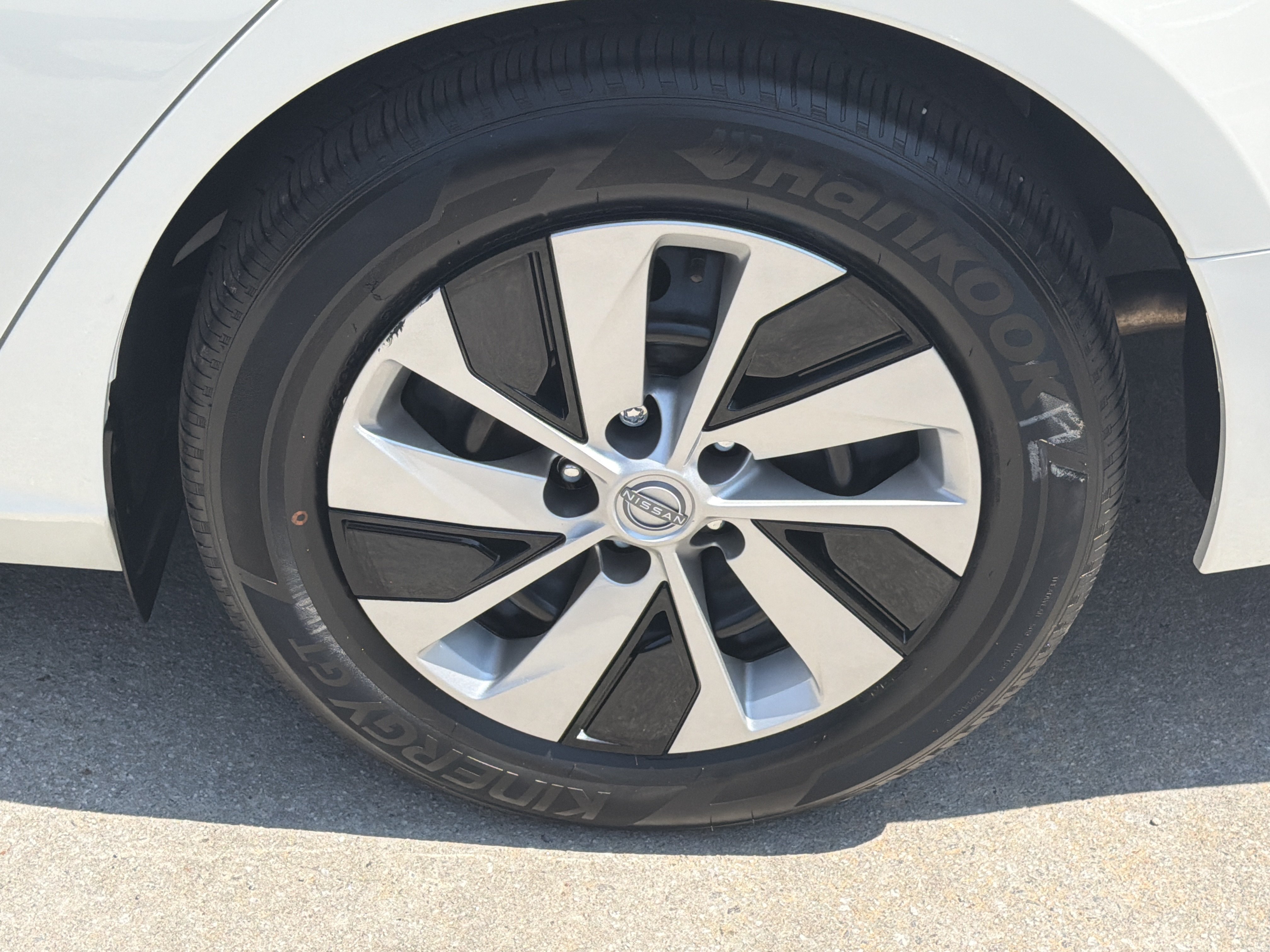Certified Used 2025 Glacier White Nissan S image 20