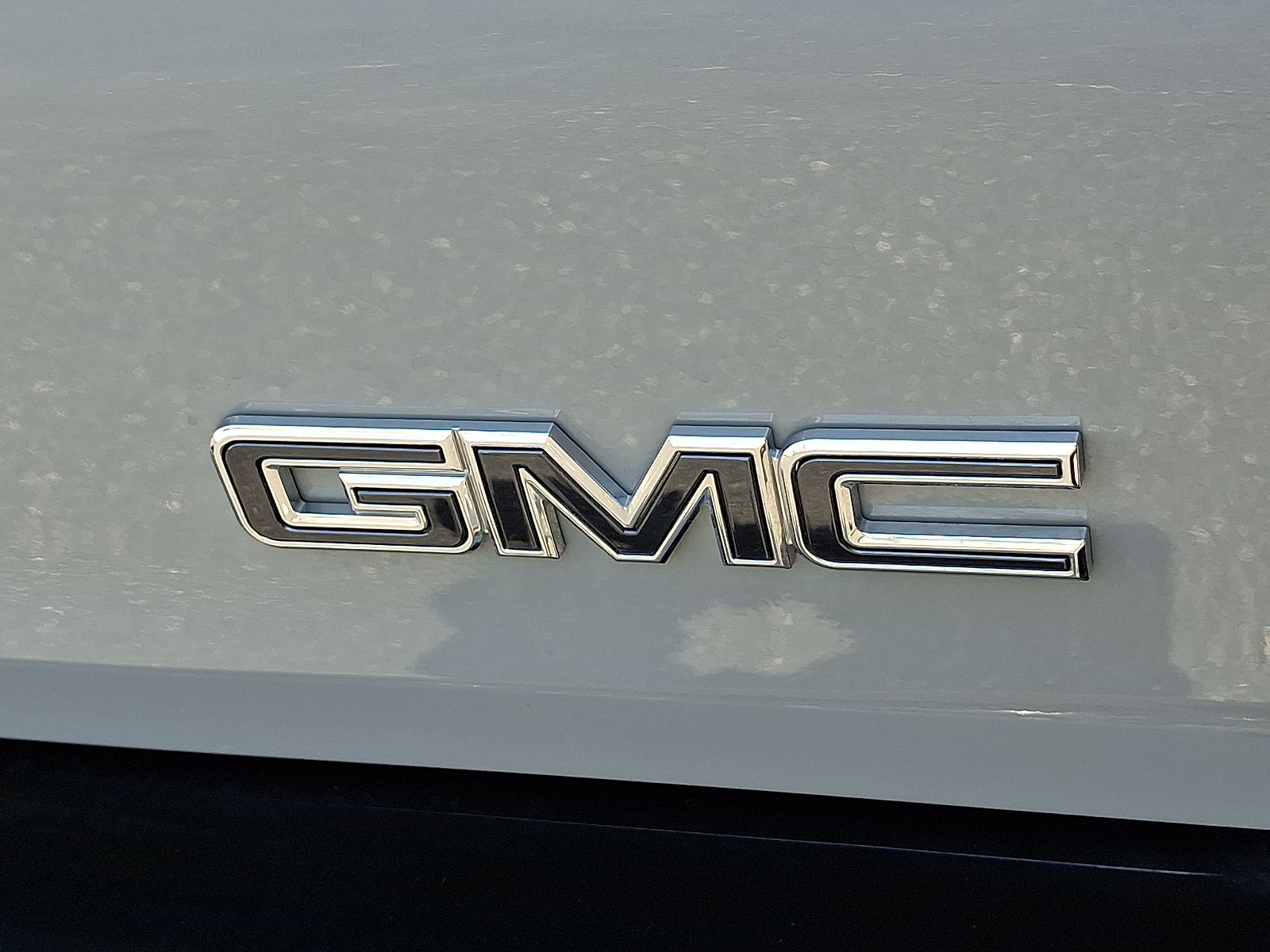Used 2025 Meteorite Metallic (Grey) - GNO GMC e4WD 3X image 29