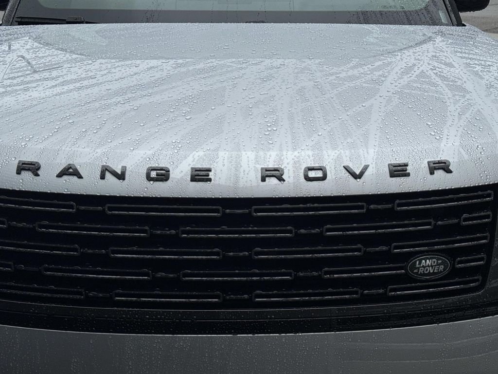 Certified Used 2024 Hakuba Silver Metallic Land Rover SE image 11