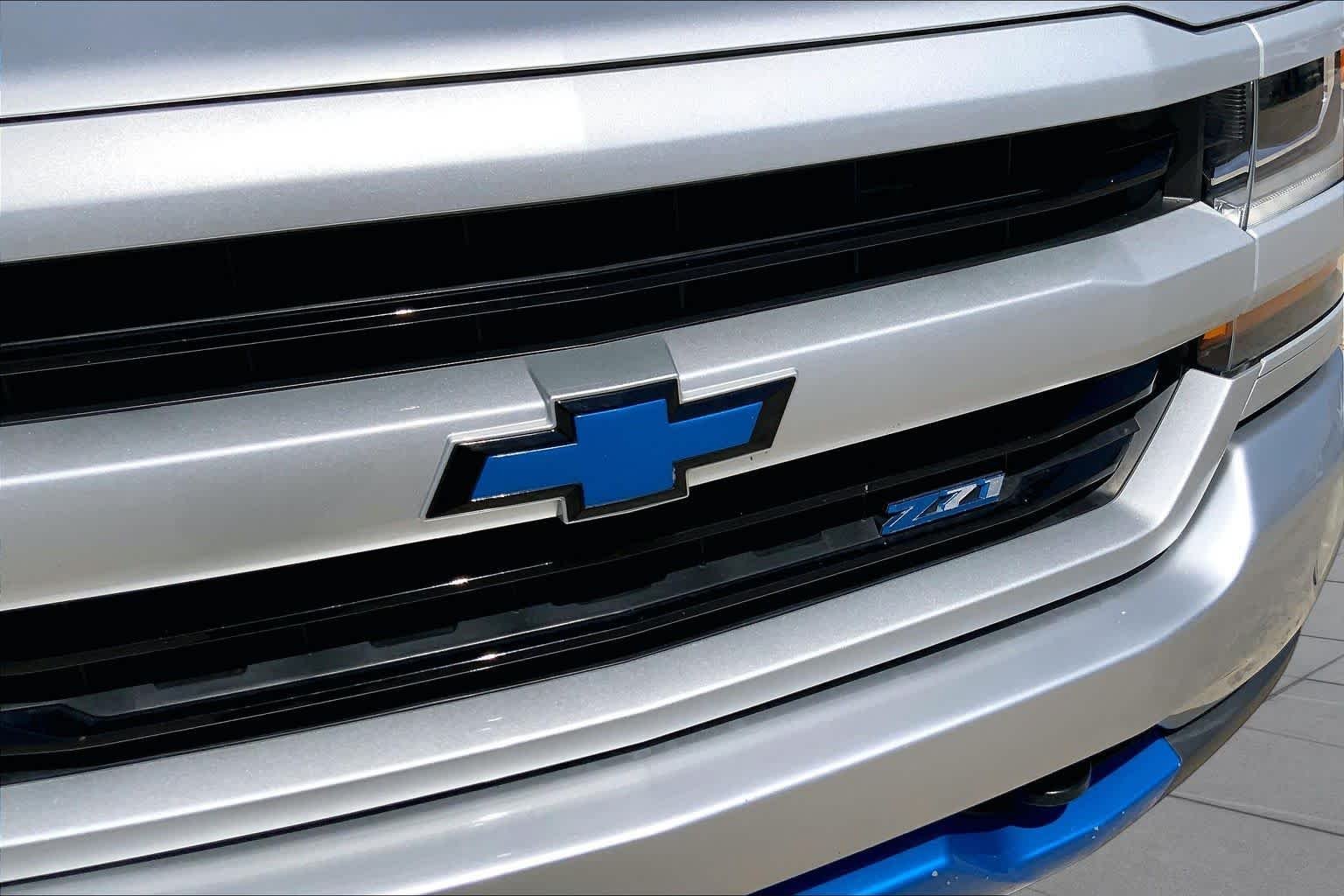 Used 2018 Silver Ice Metallic Chevrolet LT image 30