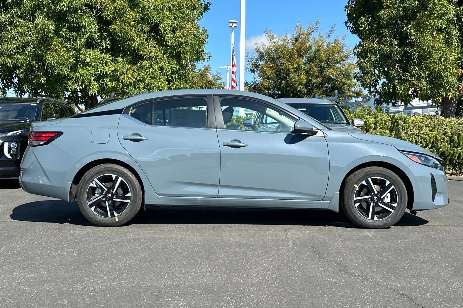 2025 Nissan Sentra SV photo 3