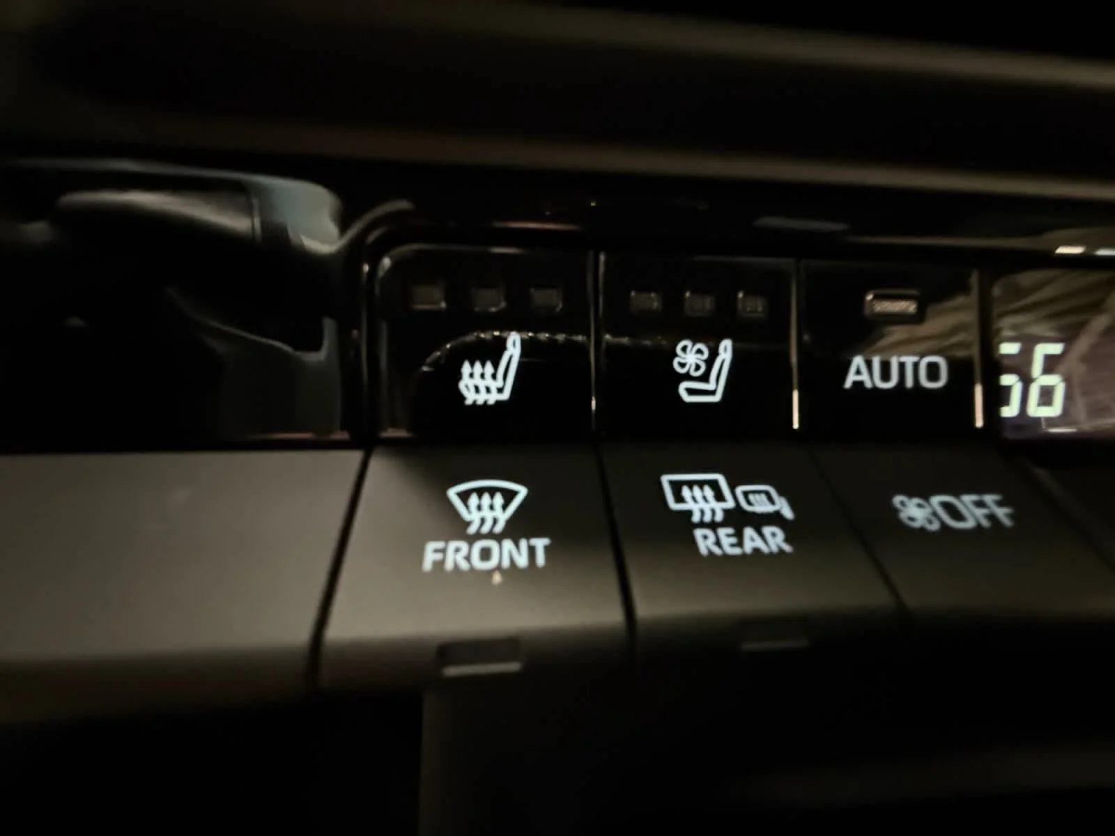 2026 Toyota Crown Signia XLE - Photo 19