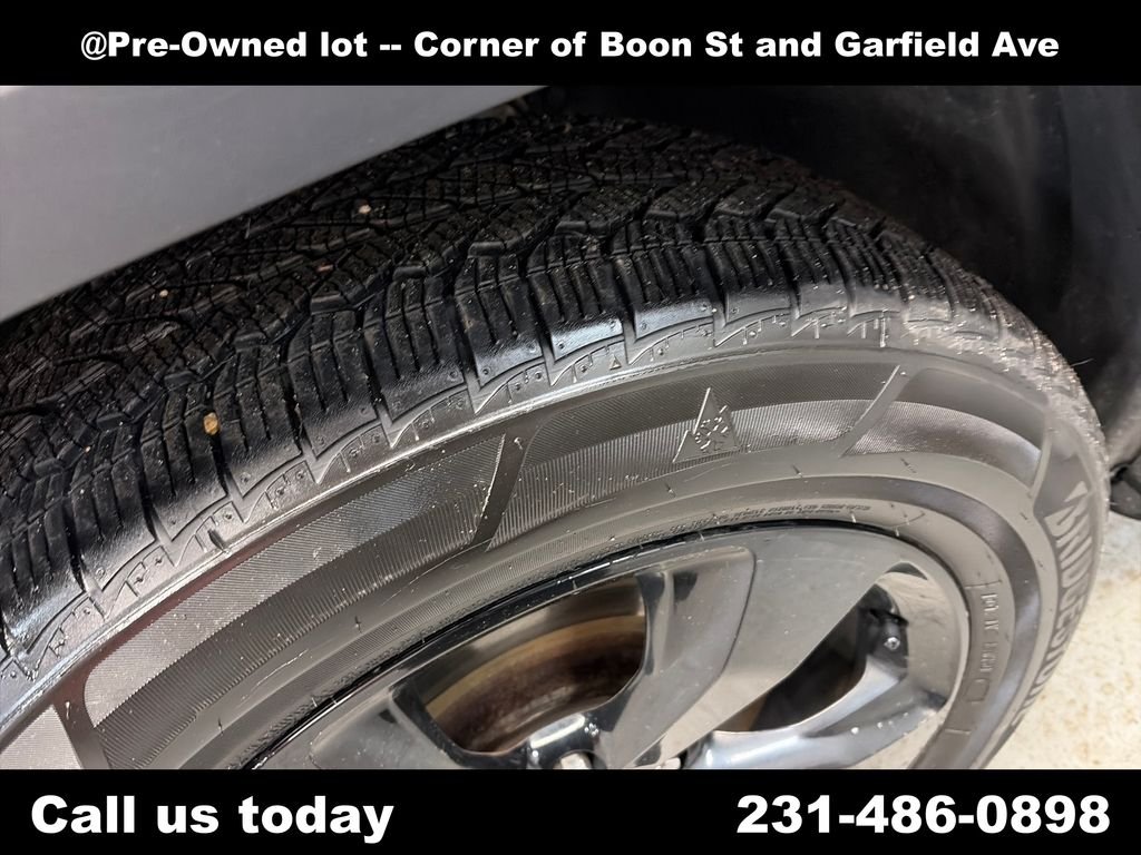Used 2016 Gray Jeep Altitude image 7