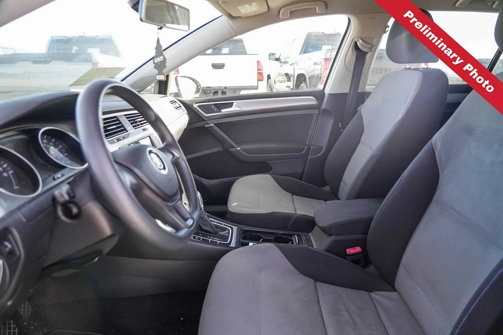 Used 2016 White Volkswagen SE image 14