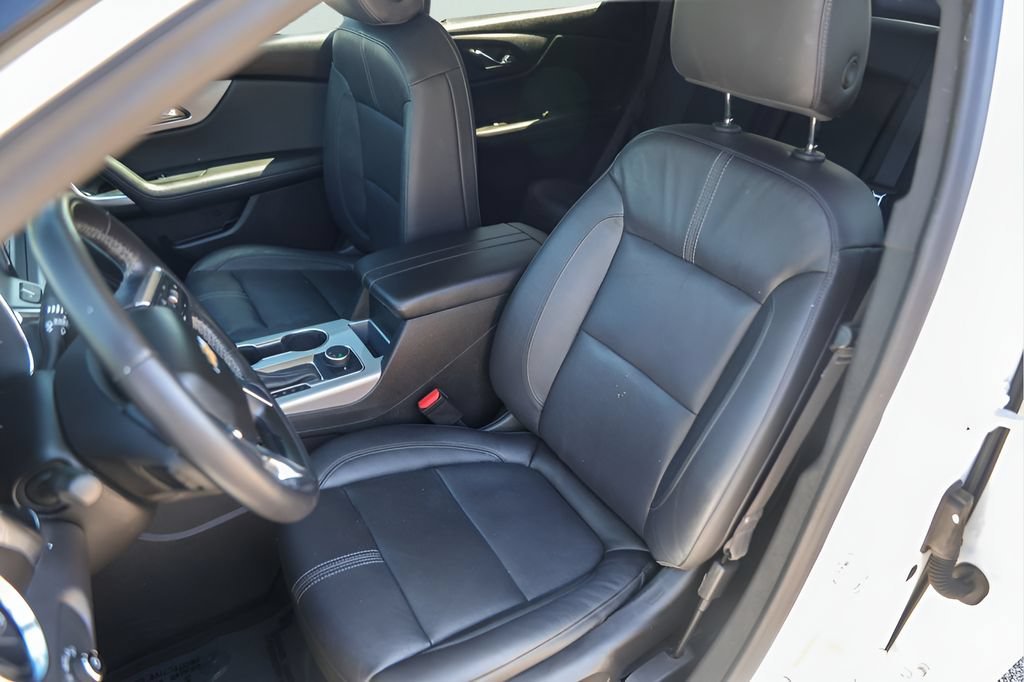 Used 2020 SUMMIT WHITE Chevrolet LT image 10