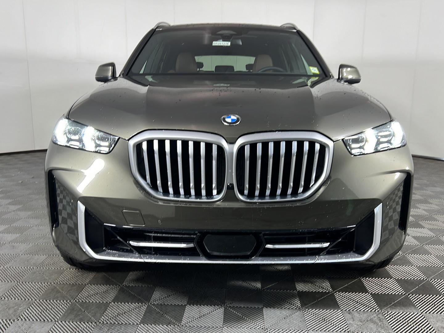 New 2026 Manhattan Green Metallic BMW xDrive40i image 5