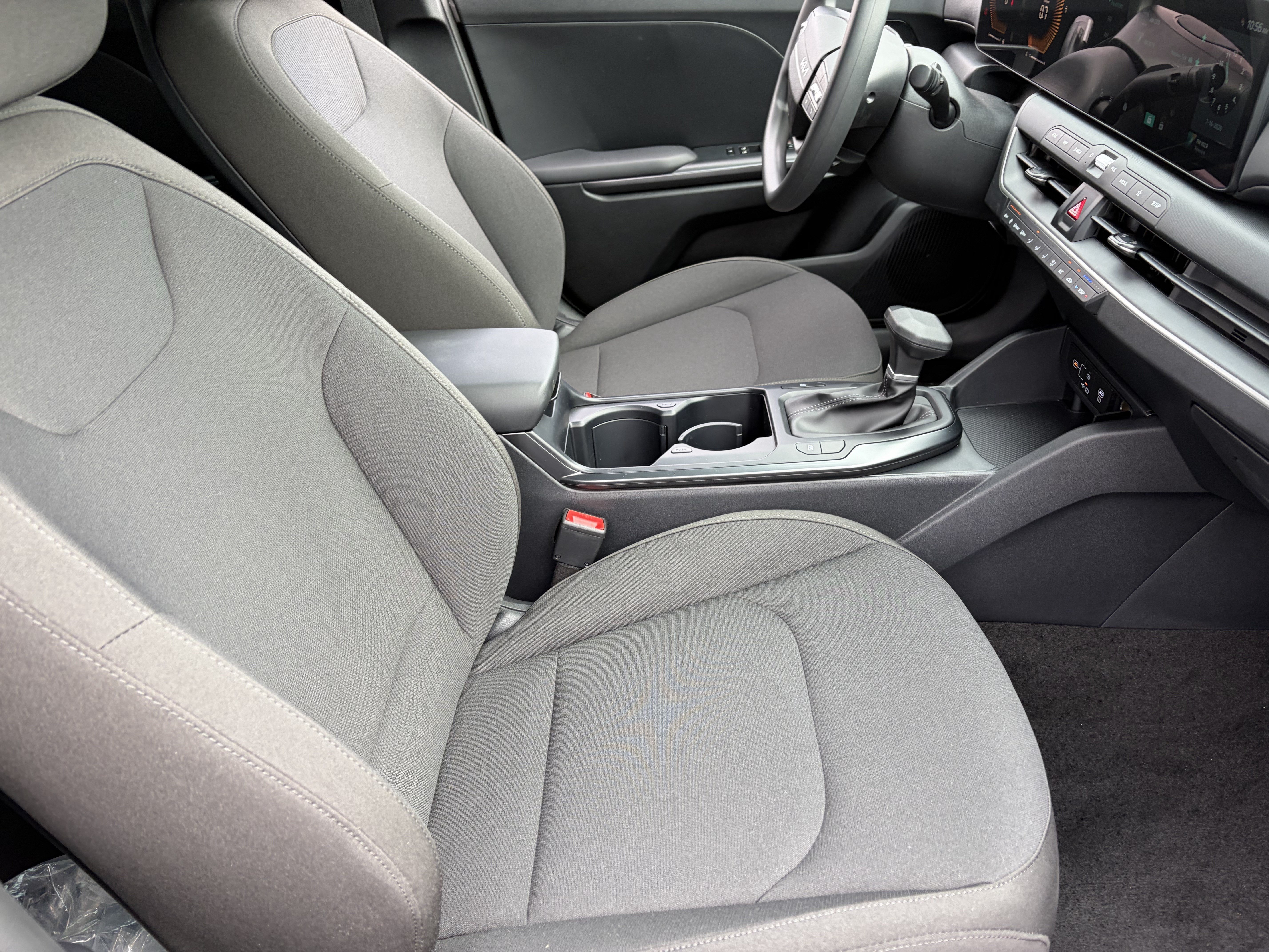 New 2026 Snow White Pearl Kia LXS image 9