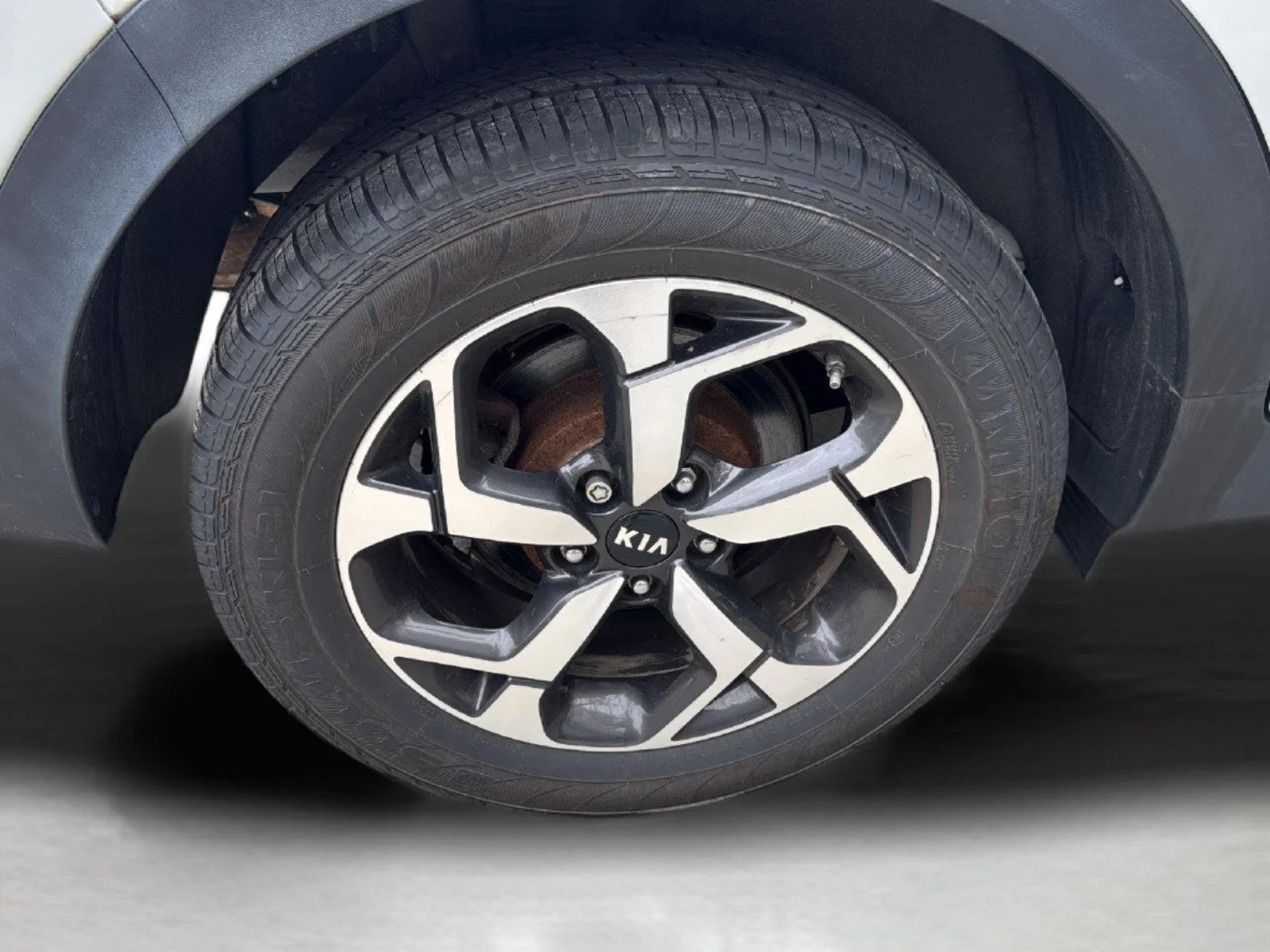 Used 2020 Clear White Kia LX image 28