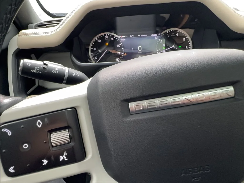 Used 2023 White Land Rover S image 39