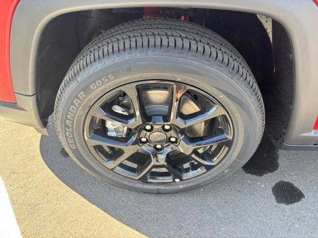 New 2026 Red Hot Pearlcoat Jeep Latitude image 10