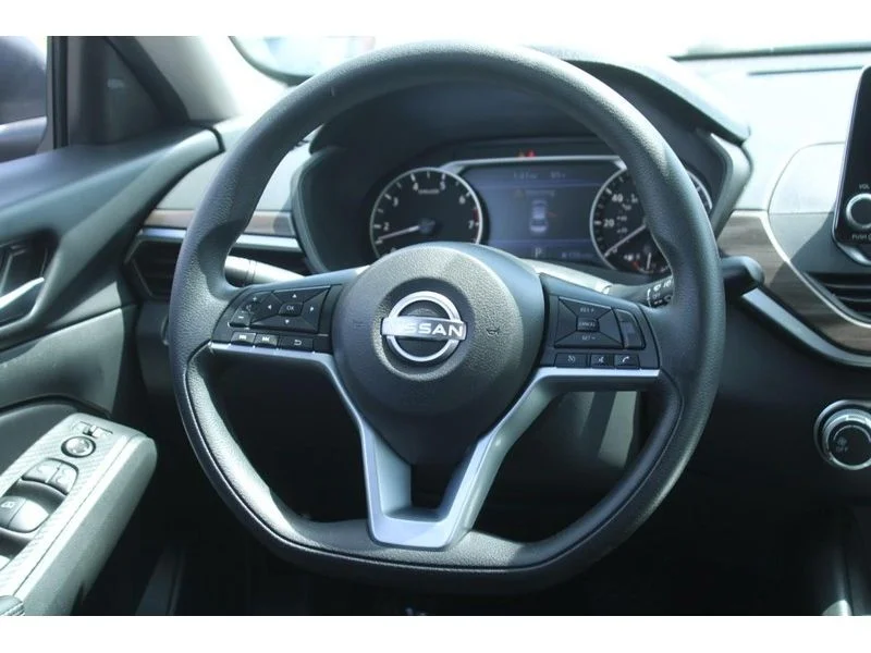 2025 Nissan Altima SV - Photo 14