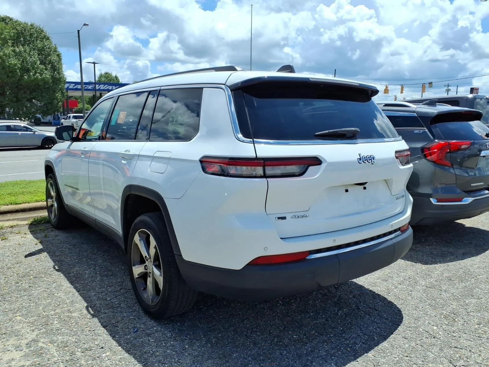 Used 2021 WHITE JEEP LIMI image 4