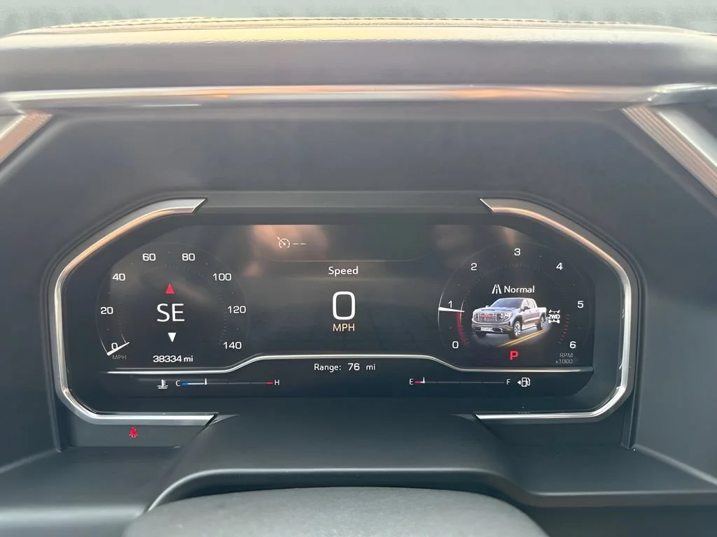 Used 2022 White Frost Tricoat GMC Denali image 28