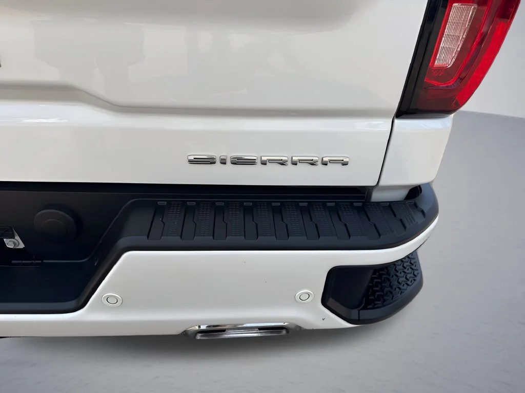Used 2022 WHITE FROST TRICOAT GMC Denali image 35