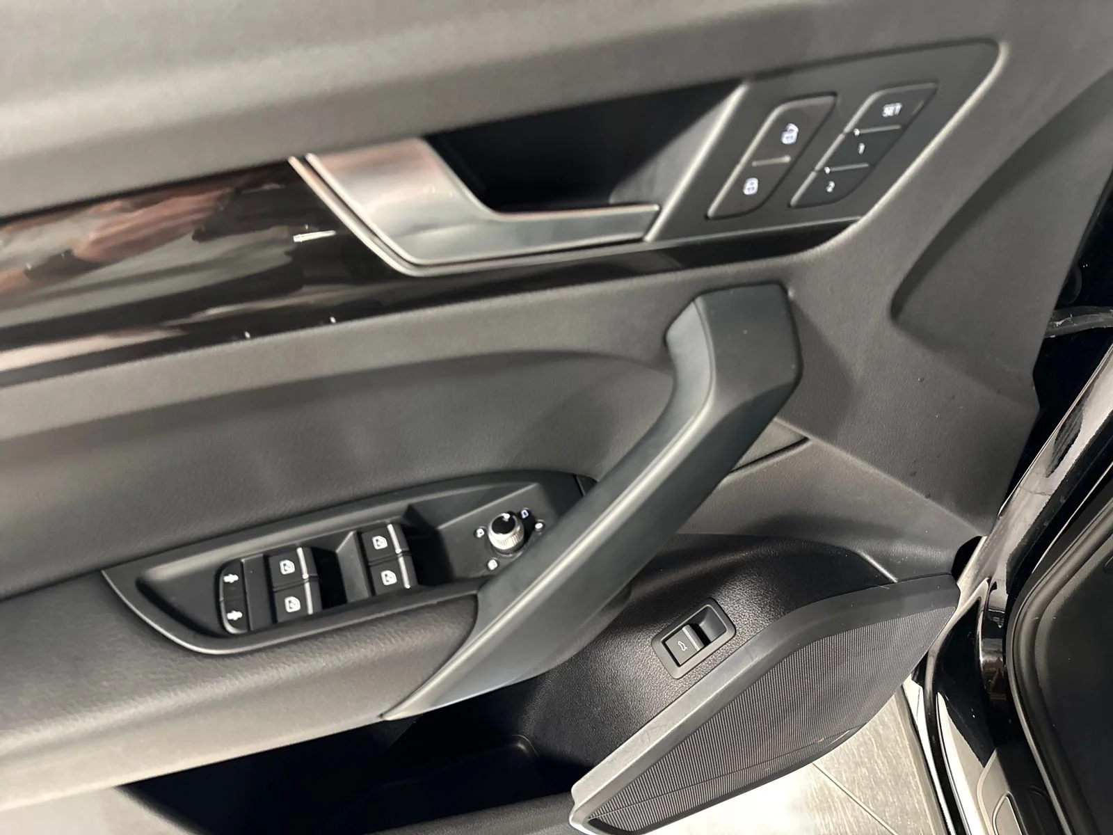 Used 2019 Brilliant Black Audi 2.0T Premium quattro image 16