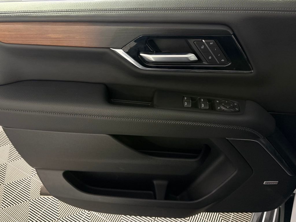 Used 2025 White GMC Denali image 21