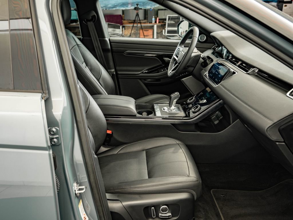Used 2023 Gray Land Rover SE image 25