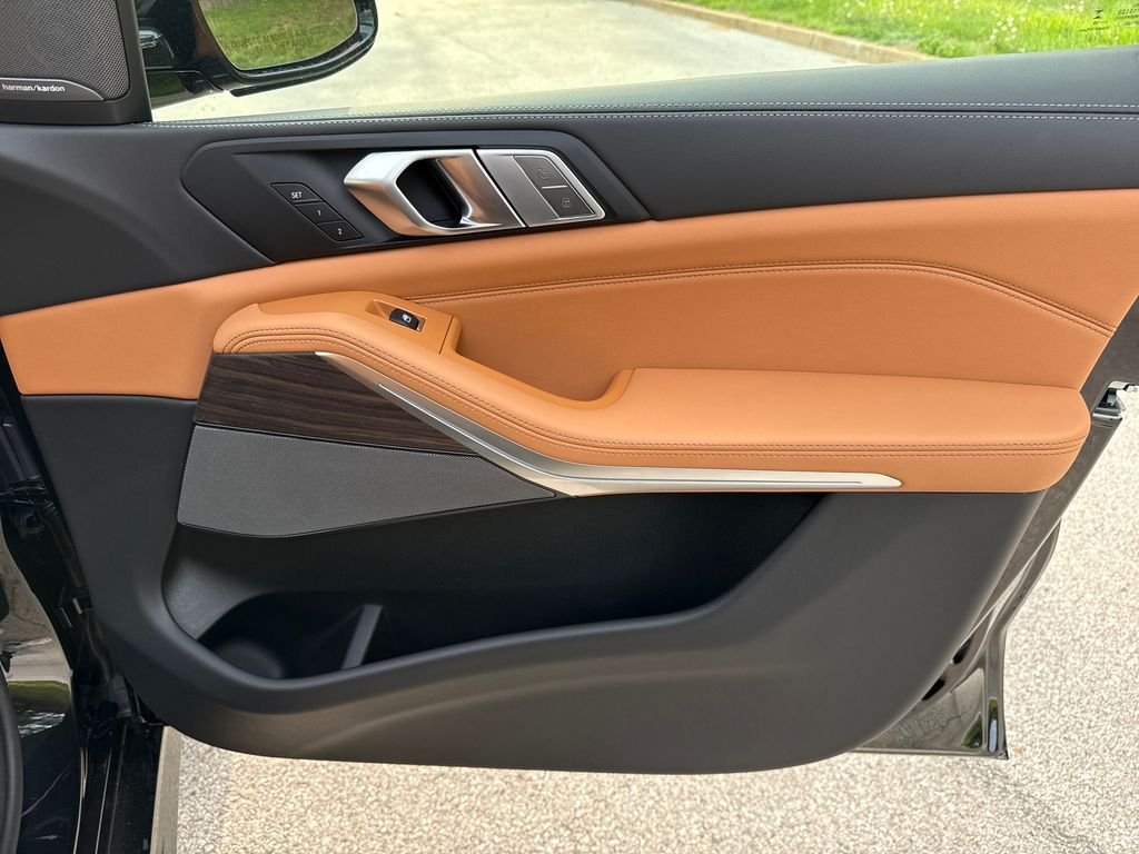 New 2026 Black BMW xDrive40i image 31