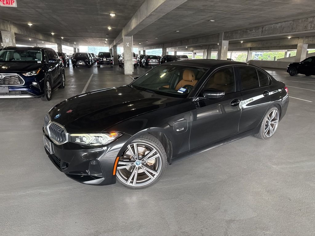 2023 BMW 3 Series 330e Sedan's photo