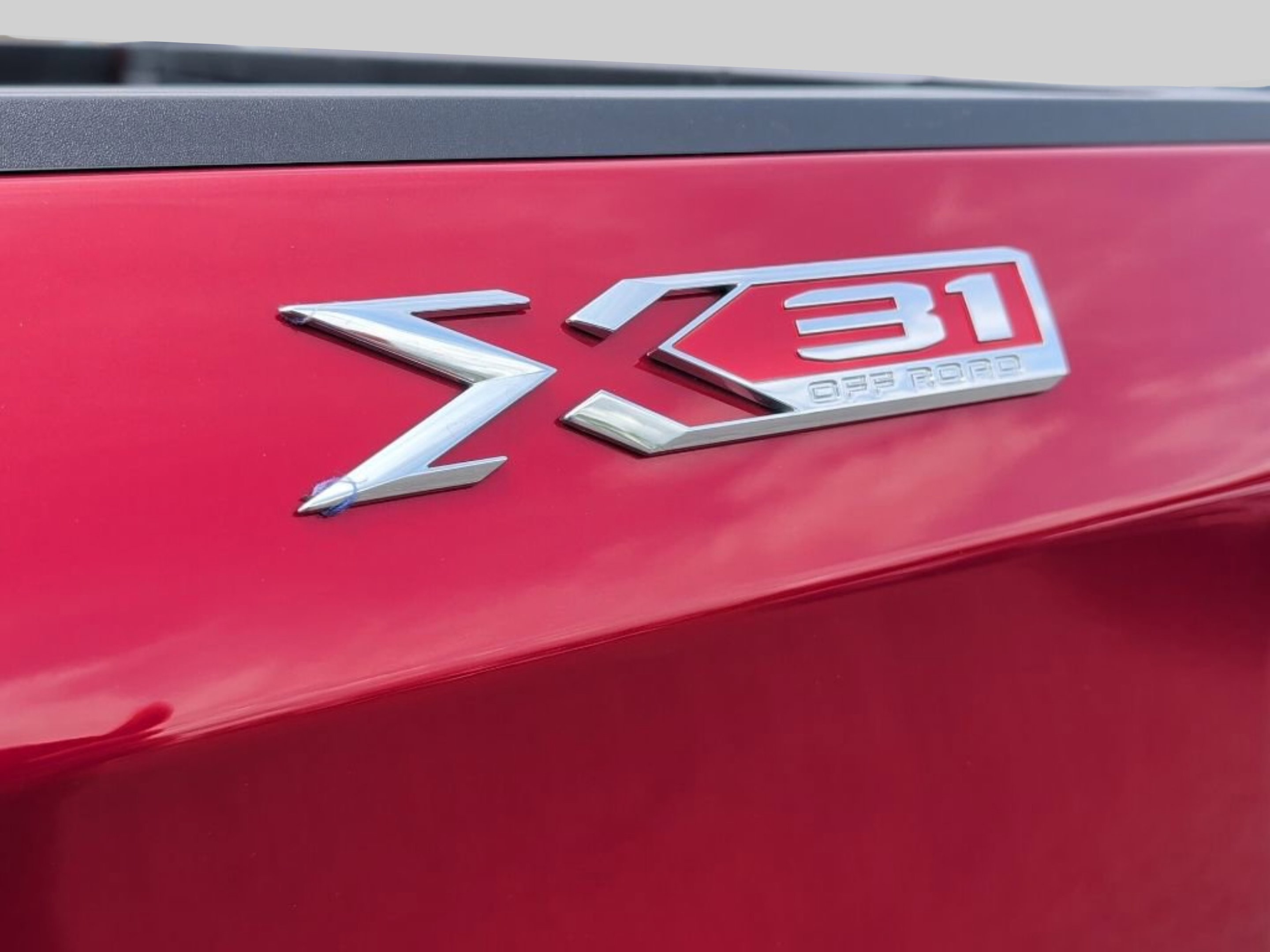 Used 2025 Volcanic Red Tintcoat GMC SLT image 49