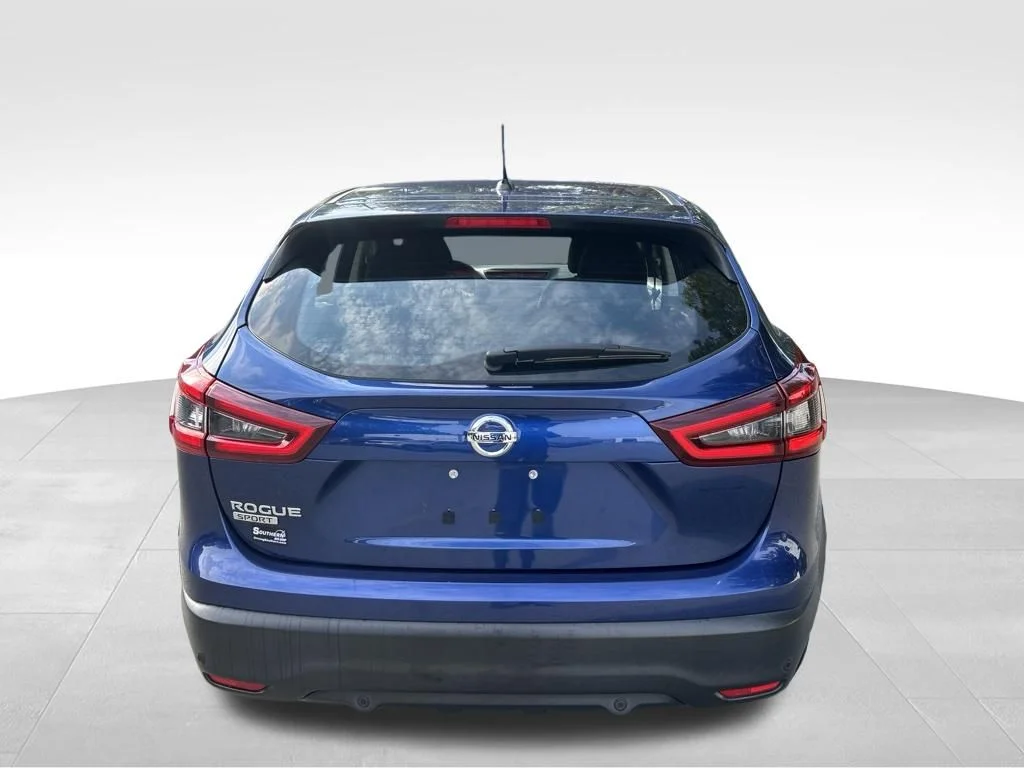 Used 2021 Blue Nissan S image 4