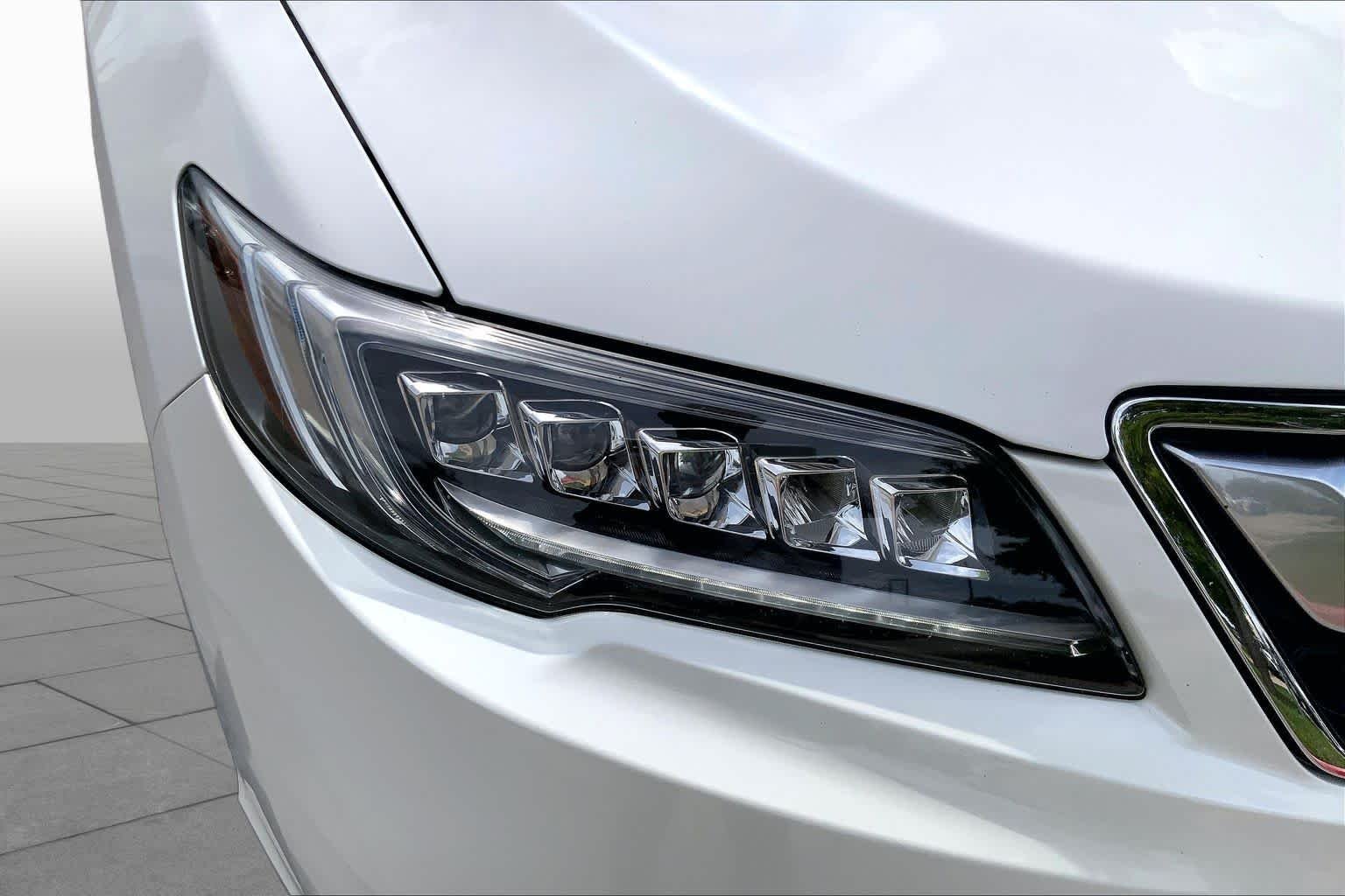 Used 2016 White Diamond Pearl Acura Tech Pkg image 28