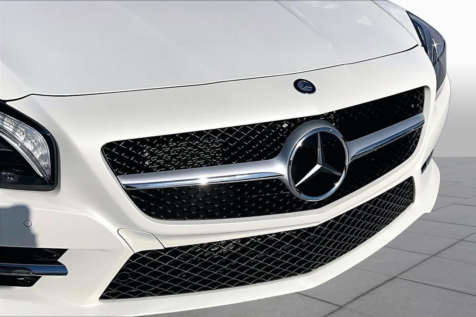 Used 2015 designo Diamond White Metallic Mercedes-Benz SL 550 image 27
